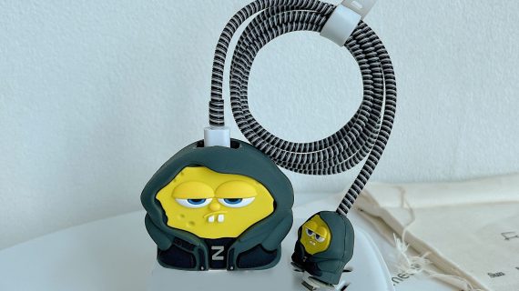 2 Pin Protector - 4 in 1 iphone charger and cable cover - Sweatshirt Spongebob