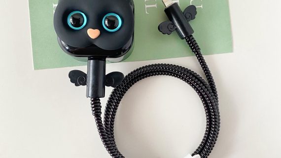 3 Pin Premium - iPhone Charger Cover 5 Piece Set - Black Cat