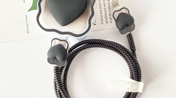 3 Pin Premium - iPhone Charger Cover 5 Piece Set - Black Heart